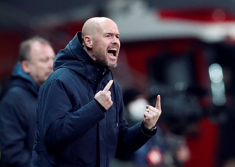 Coach Ten Hag is facing the risk of being sacked by Man United following controversial decisions