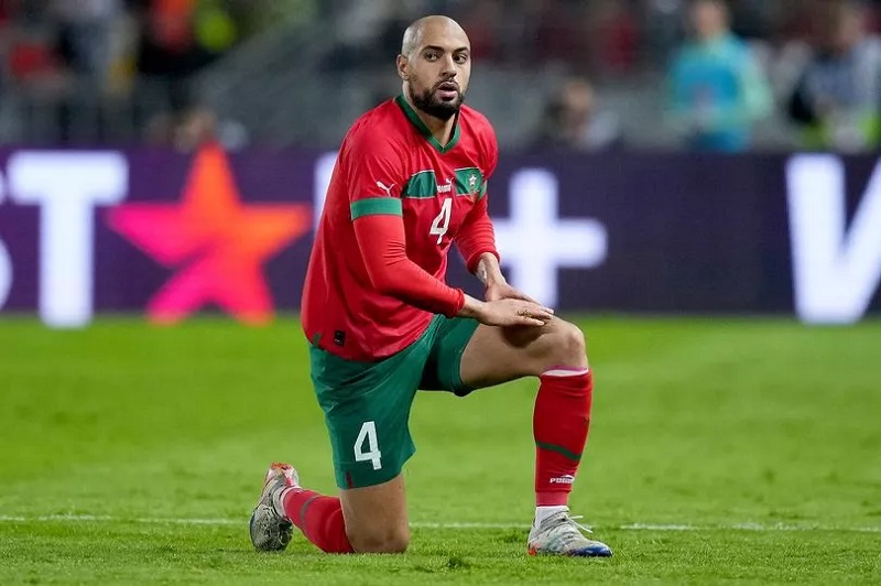 Manchester United has encountered an injury setback with Sofyan Amrabat. Meanwhile, Bruno Fernandes has made an admission regarding Rasmus Hojlund. 